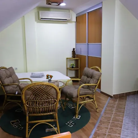 Duplex With Mountain View, Near Mall, Free Wifi Apartmán